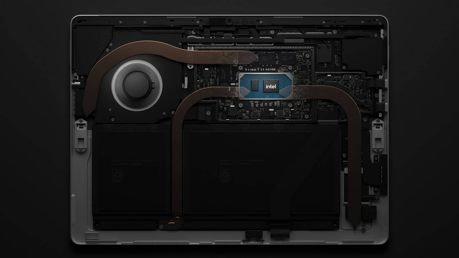 暴露的筆記型電腦內部，顯示 Intel 晶片和冷卻系統。 — Microsoft 壁紙