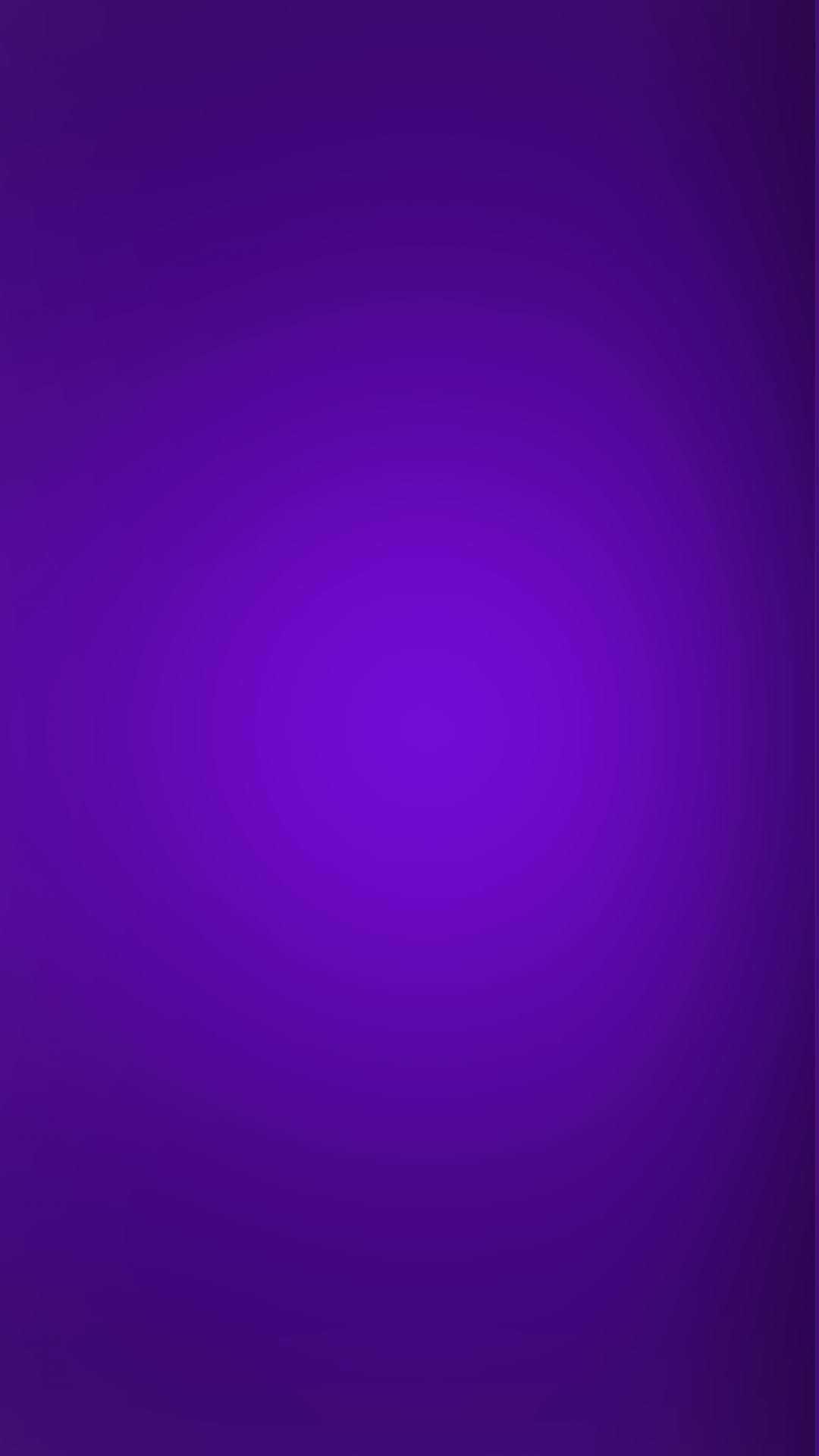Solid 桌布 壁紙 — 從中心像發光球體般散發的深紫到淺紫平滑漸變。