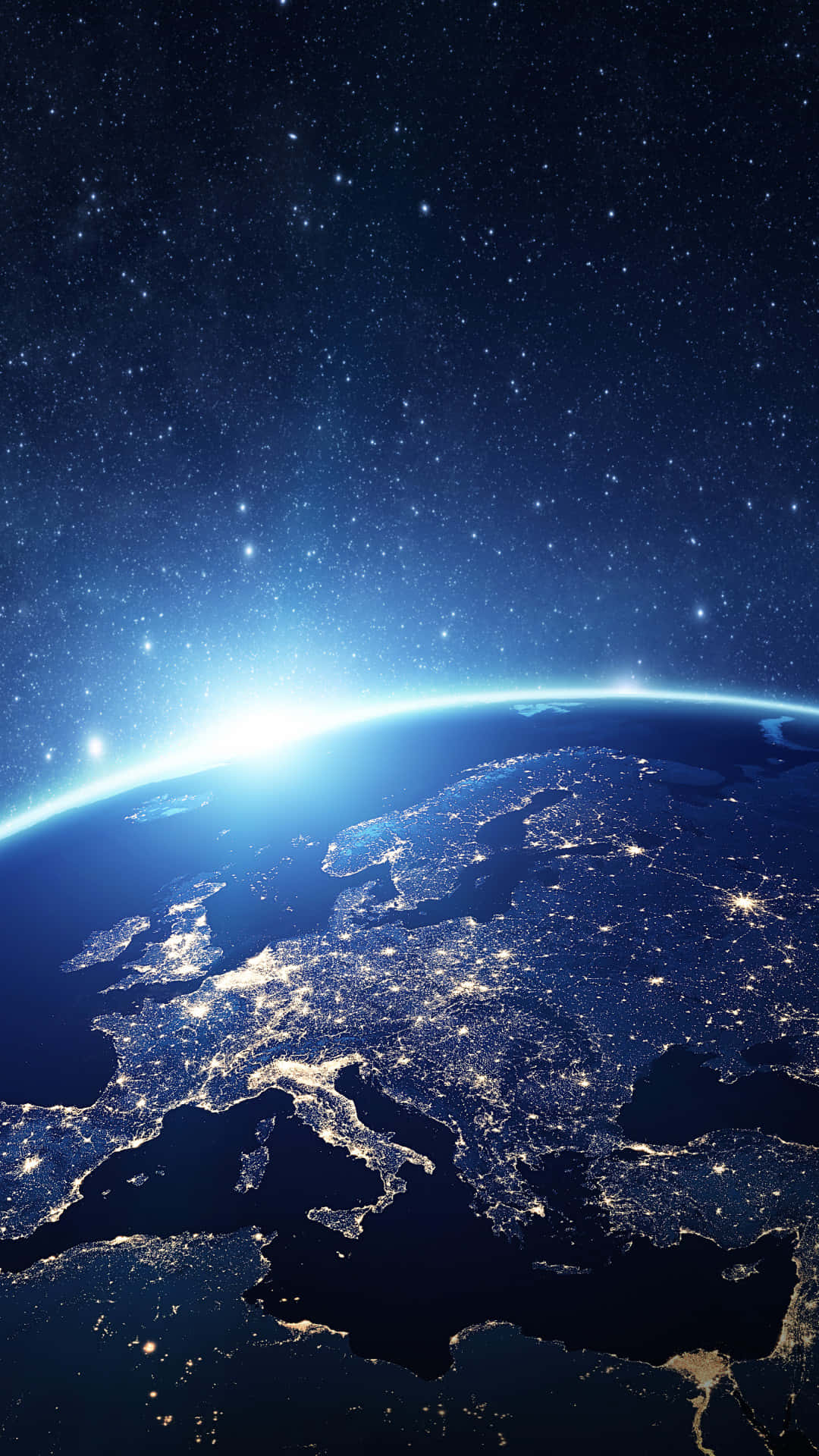 planet earth 桌布 壁紙 — 從太空俯瞰地球夜晚的壯麗景色，歐洲各地閃爍的城市燈光與地平線上燦爛的日出。