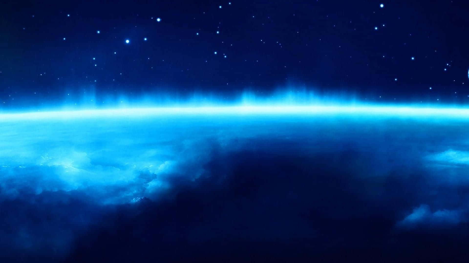 Blue Space 桌布 壁紙 — 從太空俯瞰地球發光的藍色大氣層，上方星光閃爍，令人嘆為觀止。