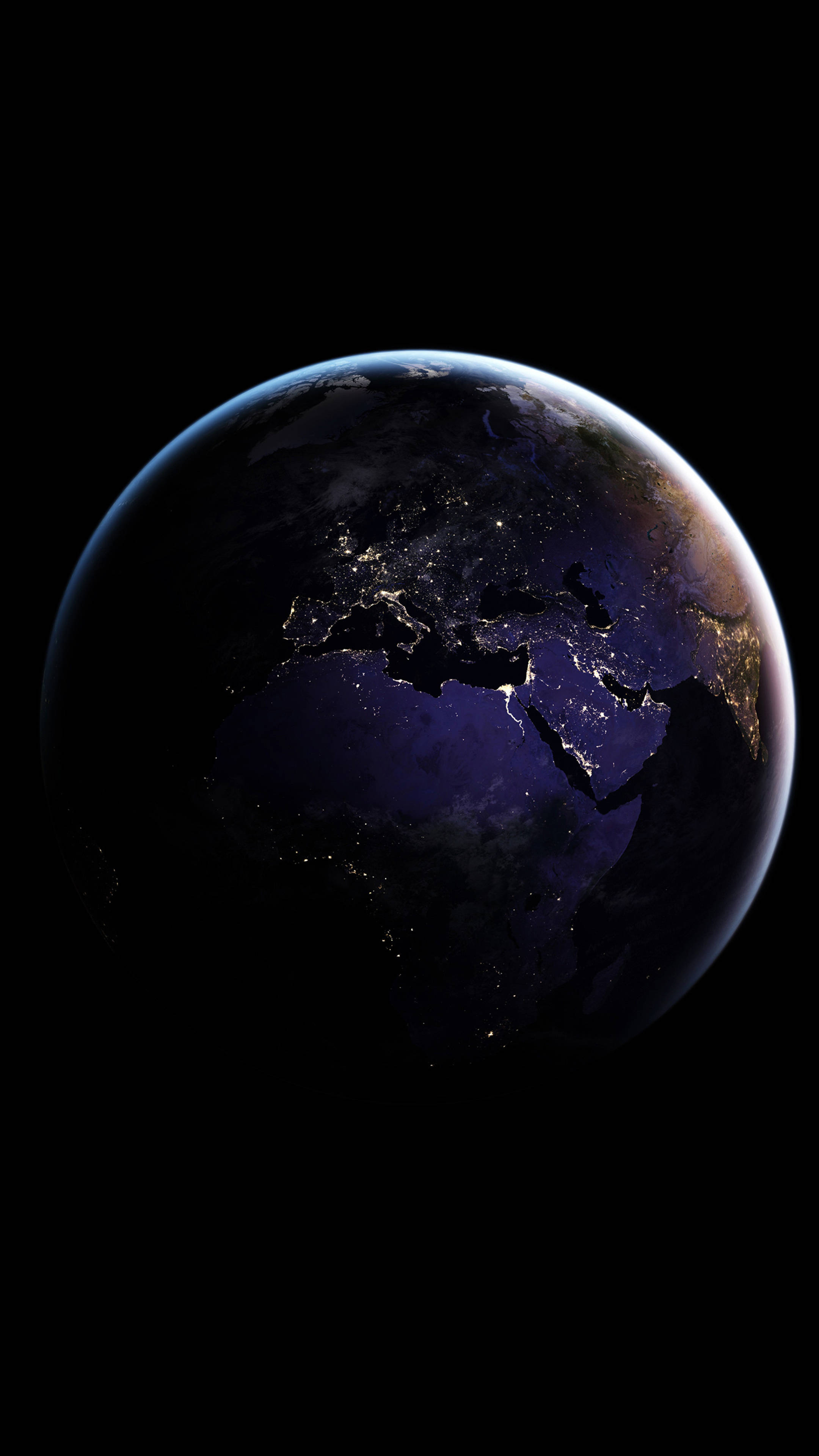 planet earth 桌布 壁紙 — 從太空俯瞰地球的壯麗夜景，城市燈光在深邃的黑色虛空中照亮各大洲。