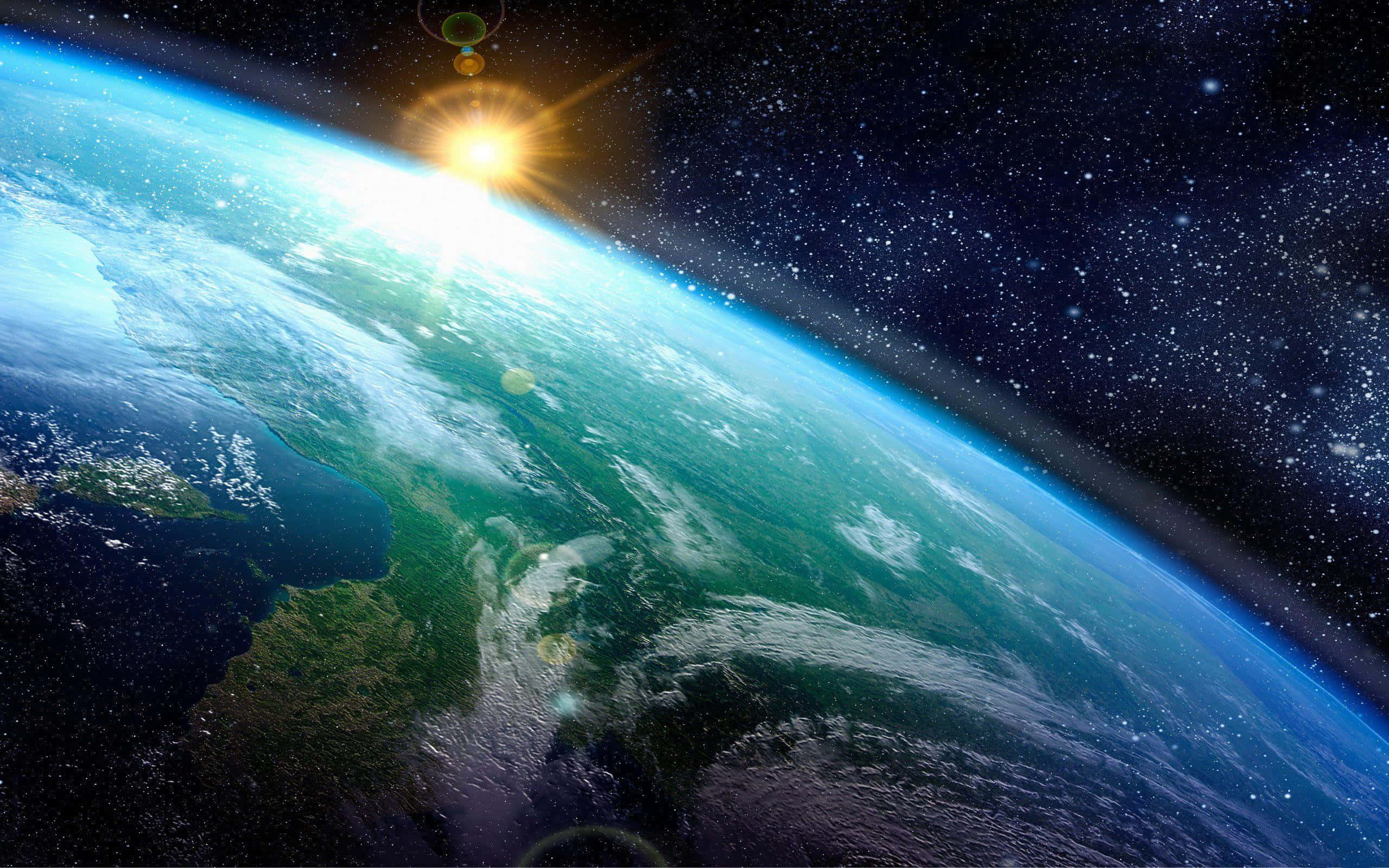 Atmosphere 桌布 壁紙 — 從太空俯瞰地球的壯麗景色，太陽在星際宇宙背景下從大陸和海洋上升起。