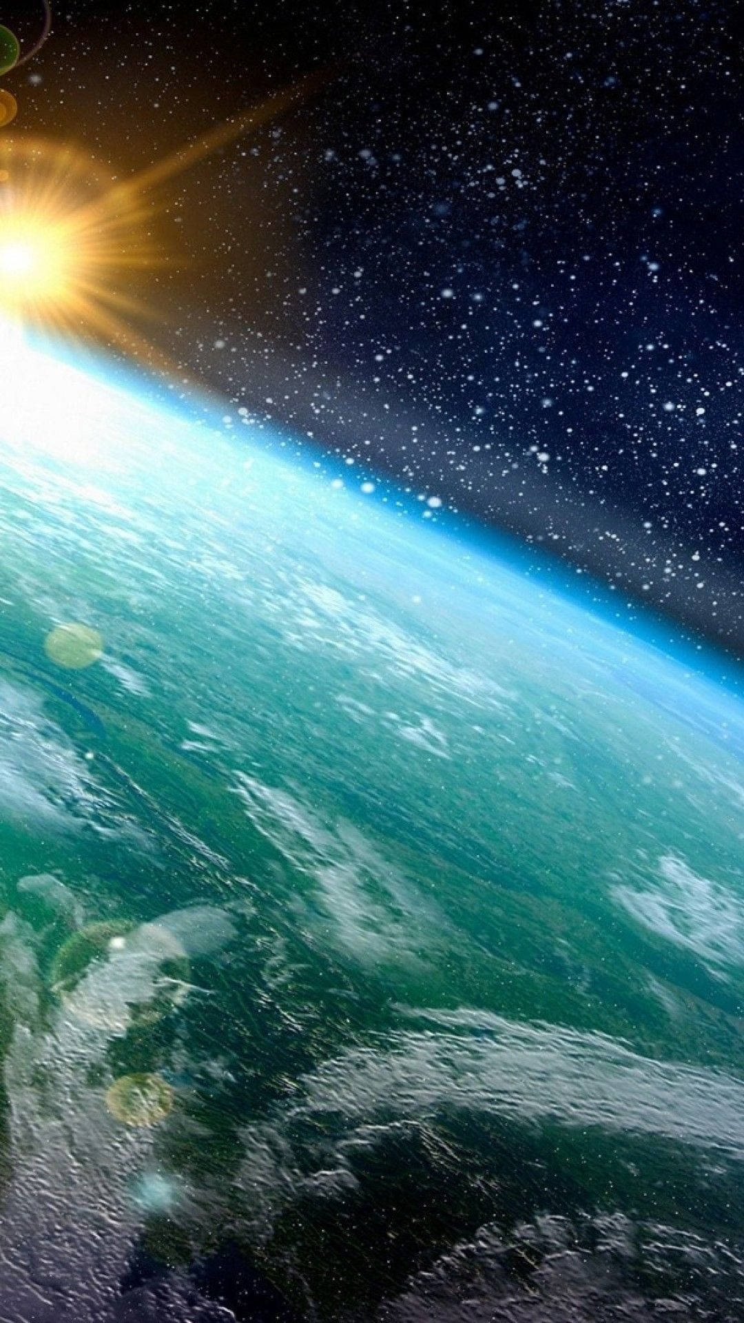 Amazing 桌布 壁紙 — 從太空俯瞰地球的壯麗景色，太陽在藍綠色海洋和白色雲層上升起，背景是繁星點點的黑夜天空。