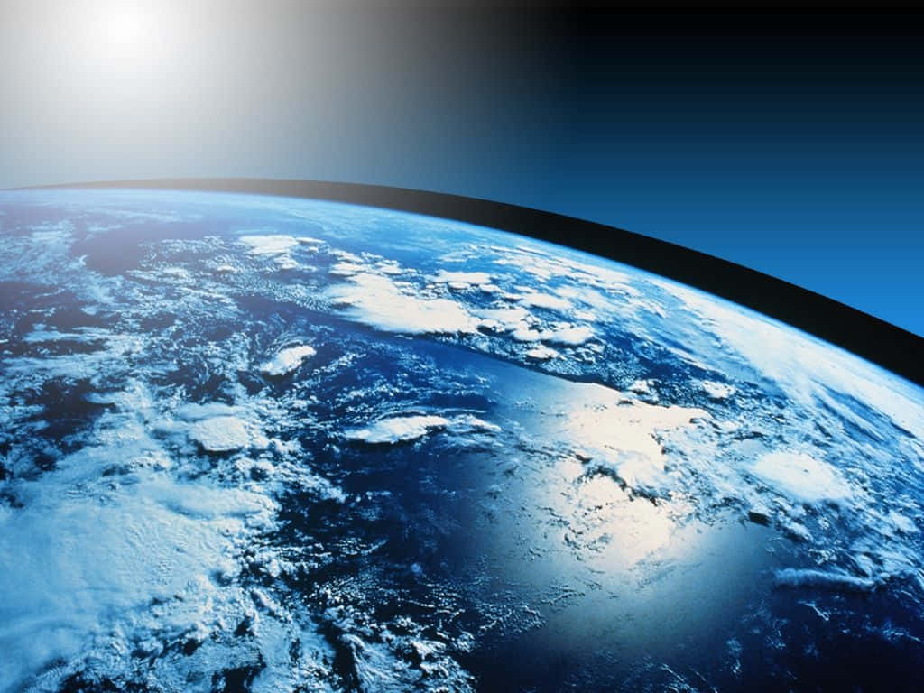 Earth Science 桌布 壁紙 — 從太空俯瞰地球的壯麗景色，展現了旋轉的藍色海洋、白色雲層以及行星在太空黑暗中彎曲的地平線。