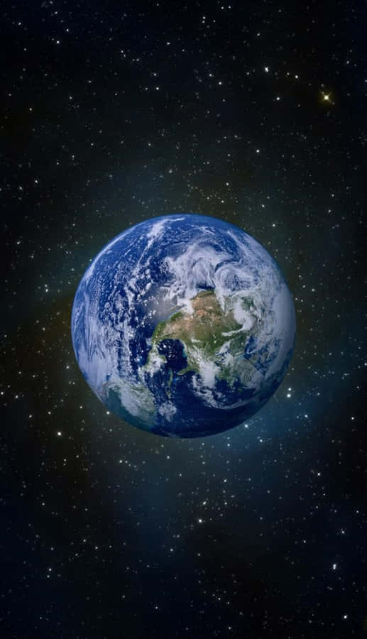 planet earth 桌布 壁紙 — 從太空俯瞰地球的壯麗景色，展示大陸上空旋轉的雲層，背景是無數的星星。