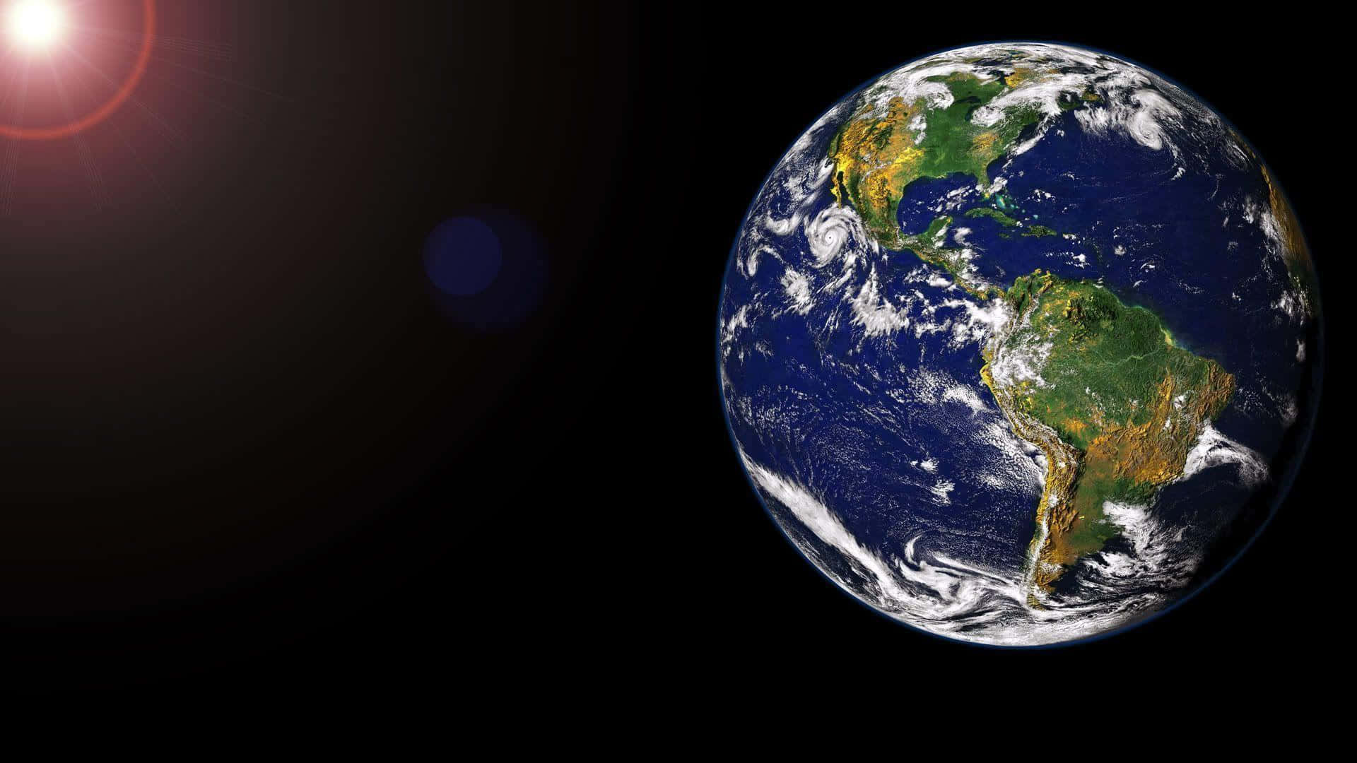planet earth 桌布 壁紙 — 從太空俯瞰地球的壯麗景色，湛藍的海洋、翠綠的大陸和旋轉的白雲，被燦爛的太陽照亮。