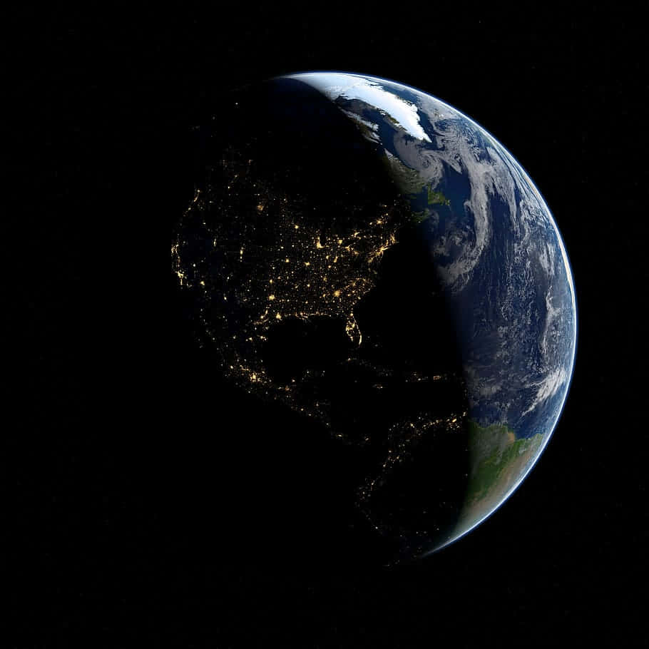 地球 桌布 壁紙 — 從太空看到地球的壯麗景色，顯示出在黑暗海洋和星空虛空映襯下被照亮的各大洲。