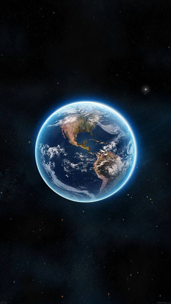 iOS 8 桌布 壁紙 — 從太空看到的地球壯麗景色，展現藍色海洋、白色雲層和各大洲，背景是繁星點點的黑色虛空。
