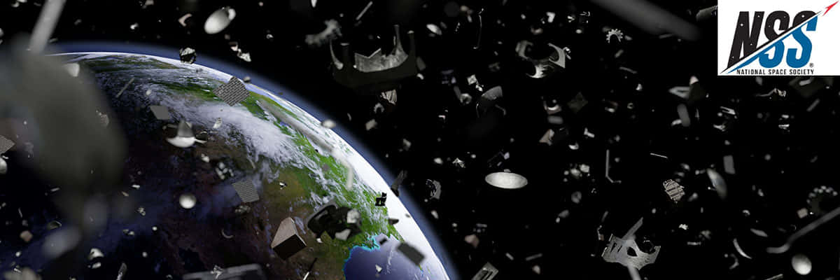 Space Debris 桌布 壁紙 — 從太空觀看地球，周圍漂浮著碎片和衛星，背景是黑色虛空。