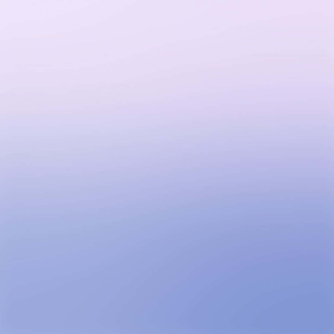 Pastel Gradient 桌布 壁紙 — 從柔和的薰衣草到清涼的藍色的寧靜漸變，在極簡抽象構圖中喚起平靜與安寧。