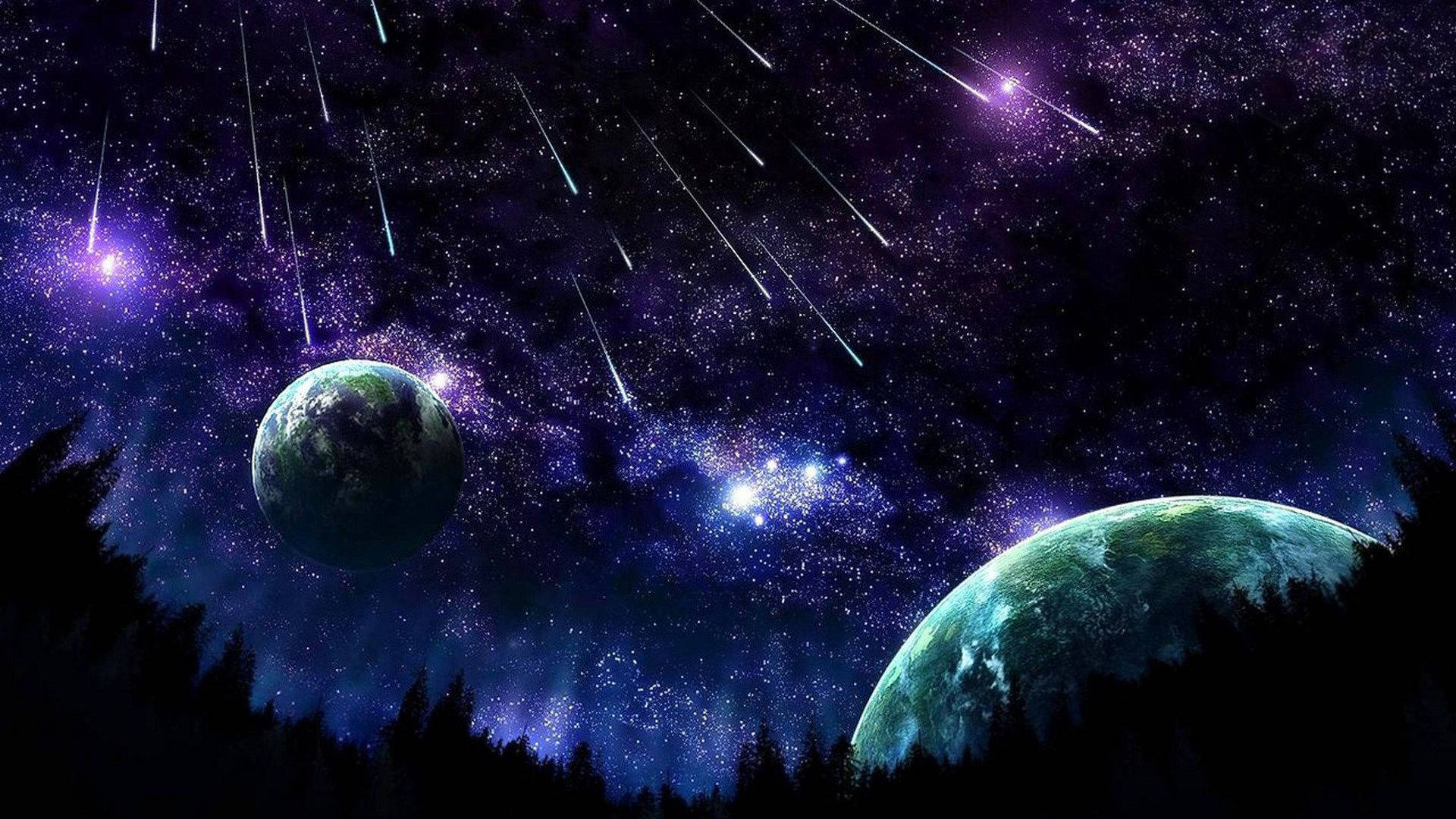 月亮與星星 桌布 壁紙 — 從森林剪影觀看，流星劃過兩顆發光行星的宇宙夜空。