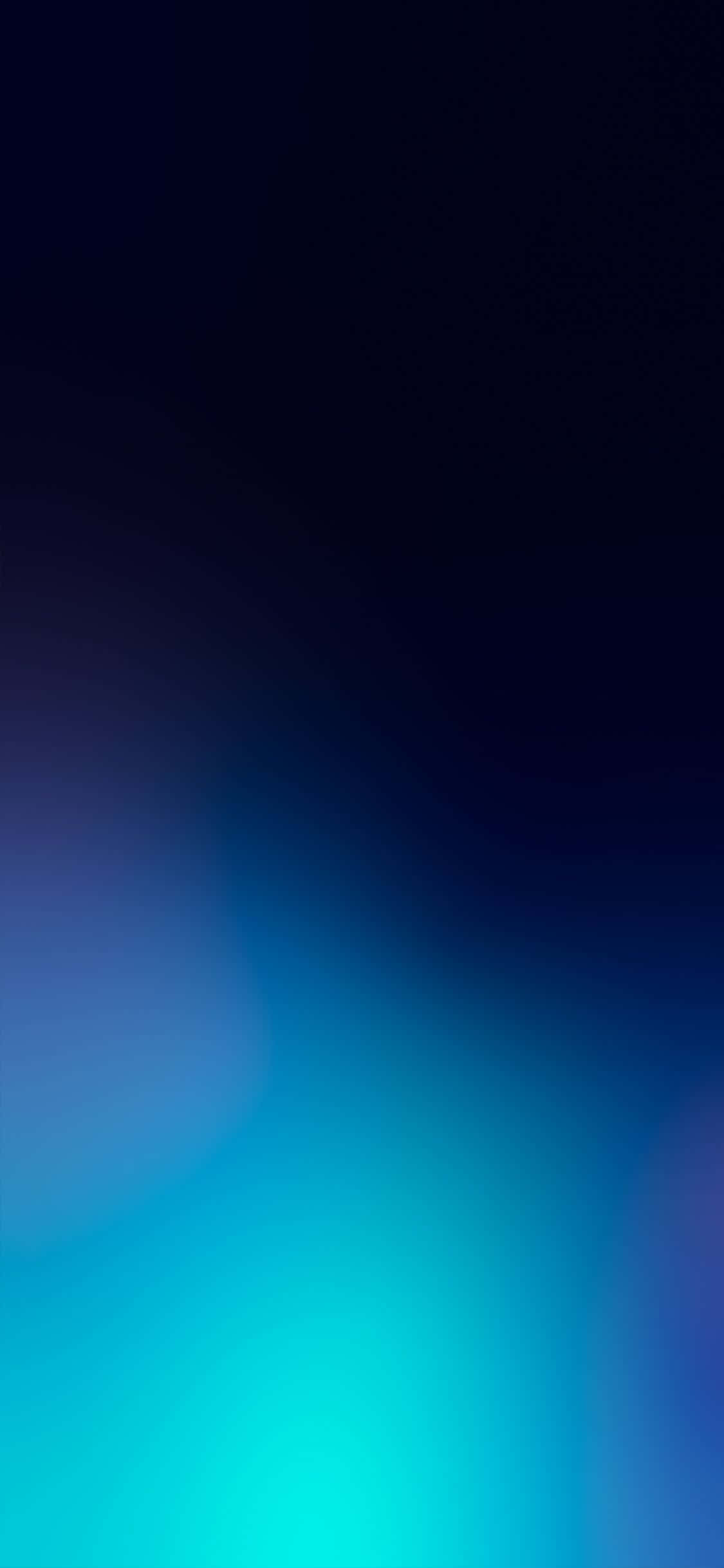 Black And Blue iPhone 桌布 壁紙 — 從深海軍藍到充滿活力的青藍色的平滑漸變，營造出平靜的抽象數位背景。