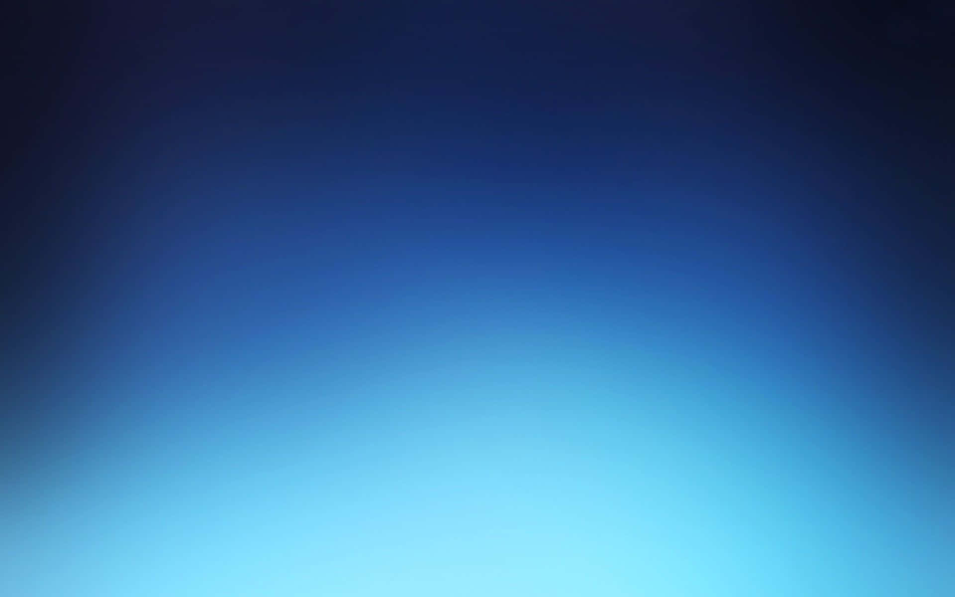 漸層 桌布 壁紙 — 從深海軍藍過渡到柔和青藍色的寧靜天空漸變。