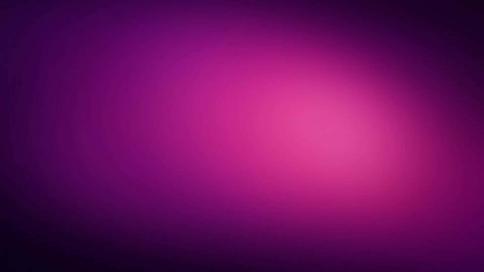 Dark Purple 桌布 壁紙 — 從深紫色漸變到中心亮洋紅色的平滑漸變。