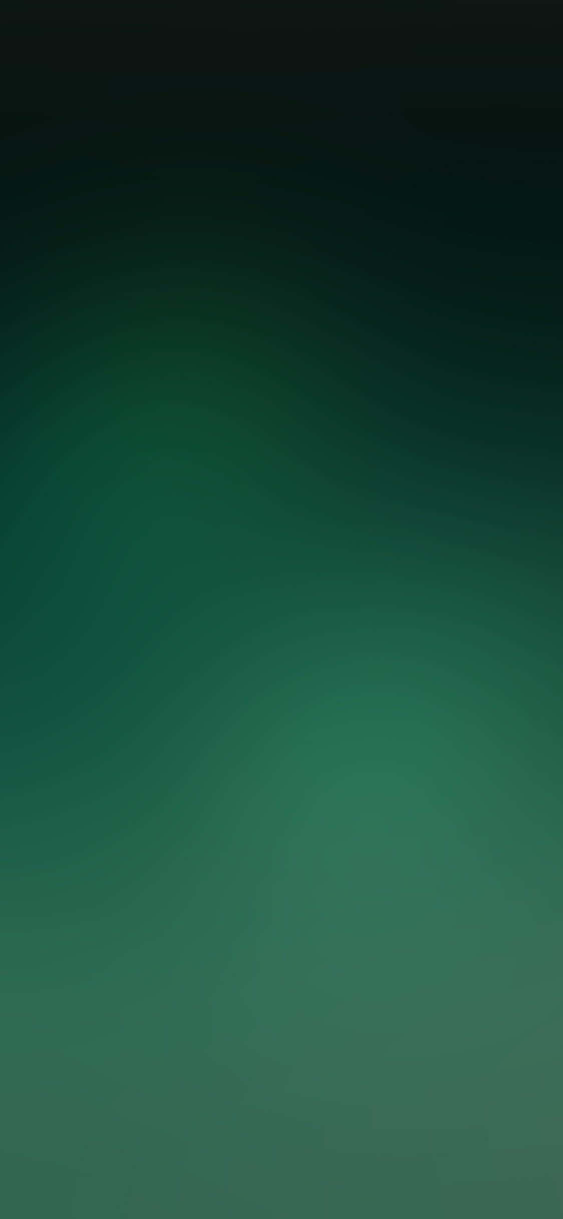 Emerald Green 桌布 壁紙 — 從深綠到淺綠的寧靜漸變，帶有柔和波浪線條垂直流動。