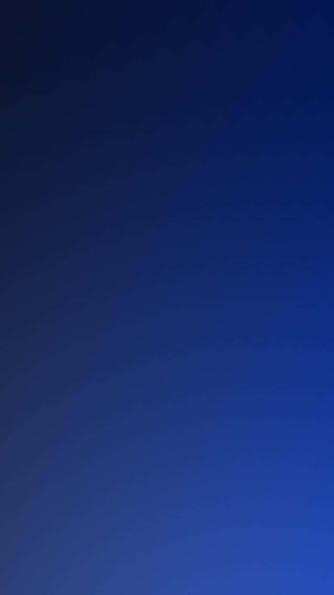 Blue Screen 桌布 壁紙 — 從深藍到淺藍的寧靜漸變，在極簡抽象構圖中喚起平靜與安寧。
