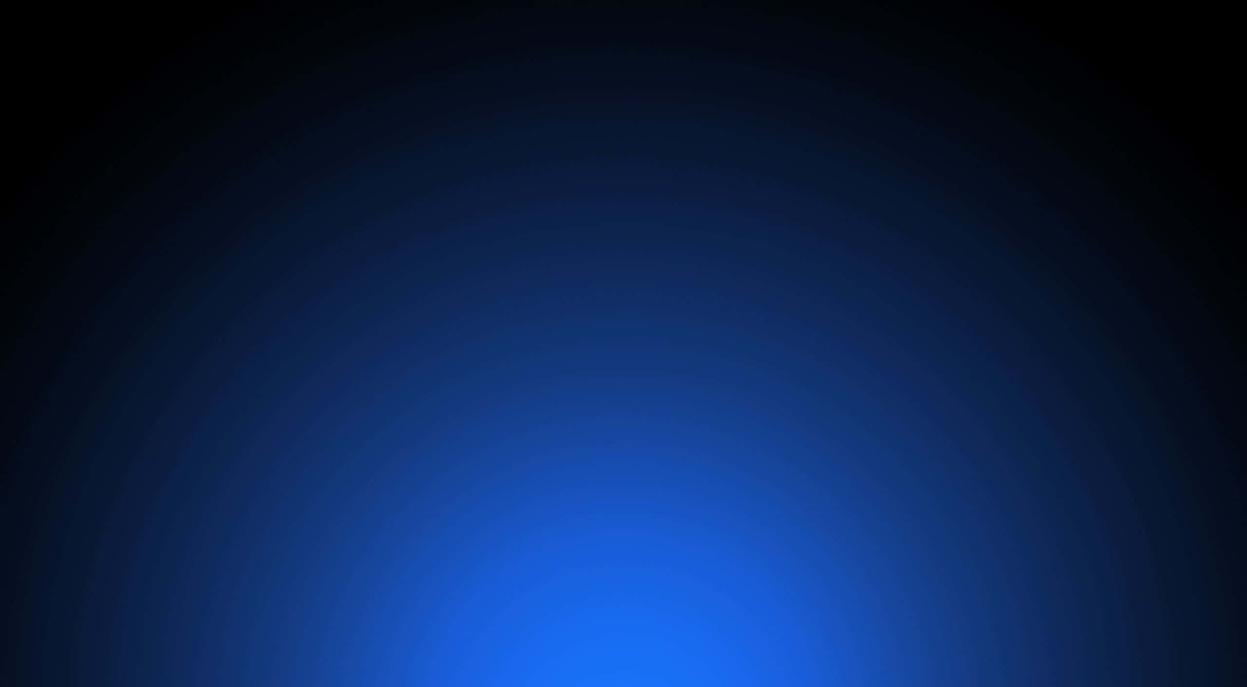 Black And Blue 桌布 壁紙 — 從深藍到鮮豔藍色的漸變從中心向黑色背景輻射。