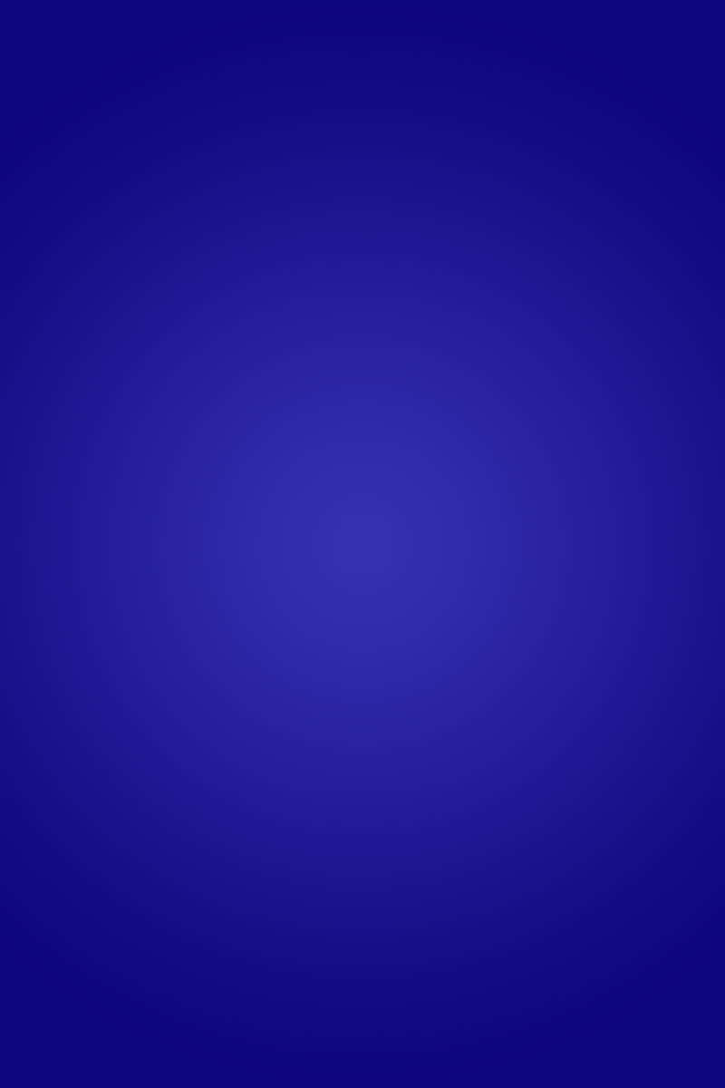 Blue Screen 桌布 壁紙 — 從深藍到鮮豔藍色的漸變從中心點向外輻射，營造出平靜的抽象背景。