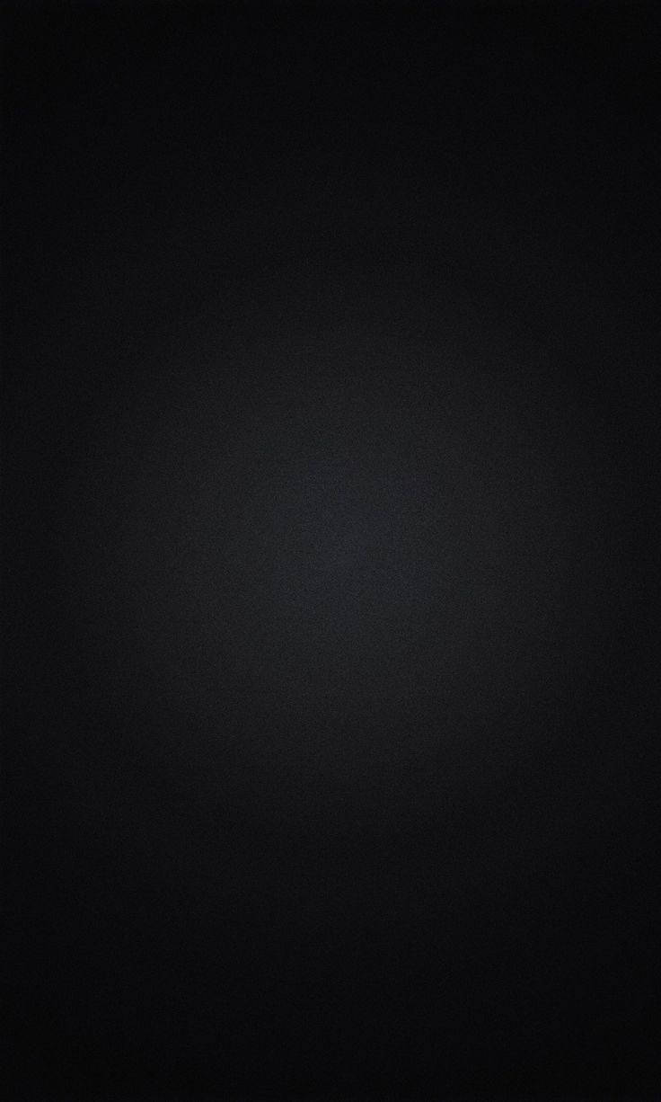 Pure Black 桌布 壁紙 — 從深黑色漸變到中心炭灰色的極簡漸變。