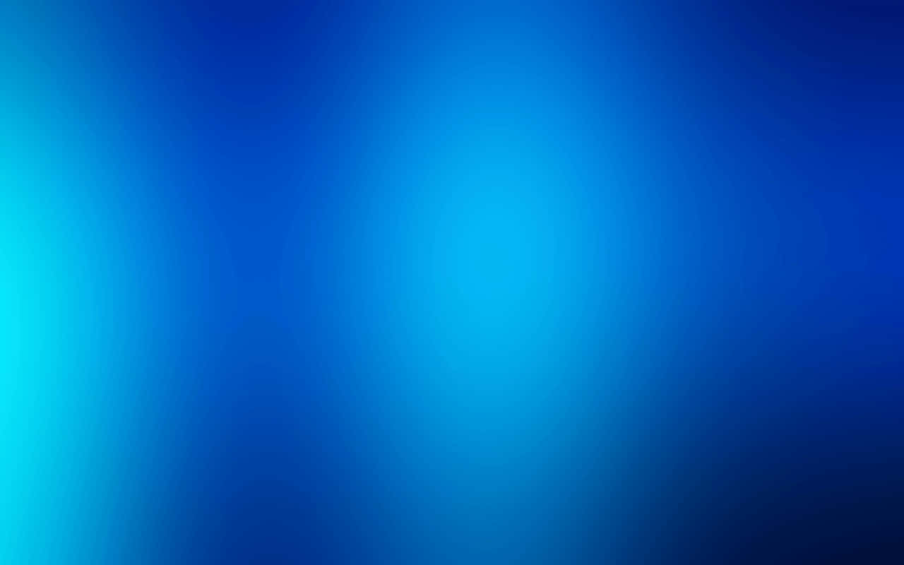 Royal 桌布 壁紙 — 從淺色到深色調過渡的寧靜藍色漸變。