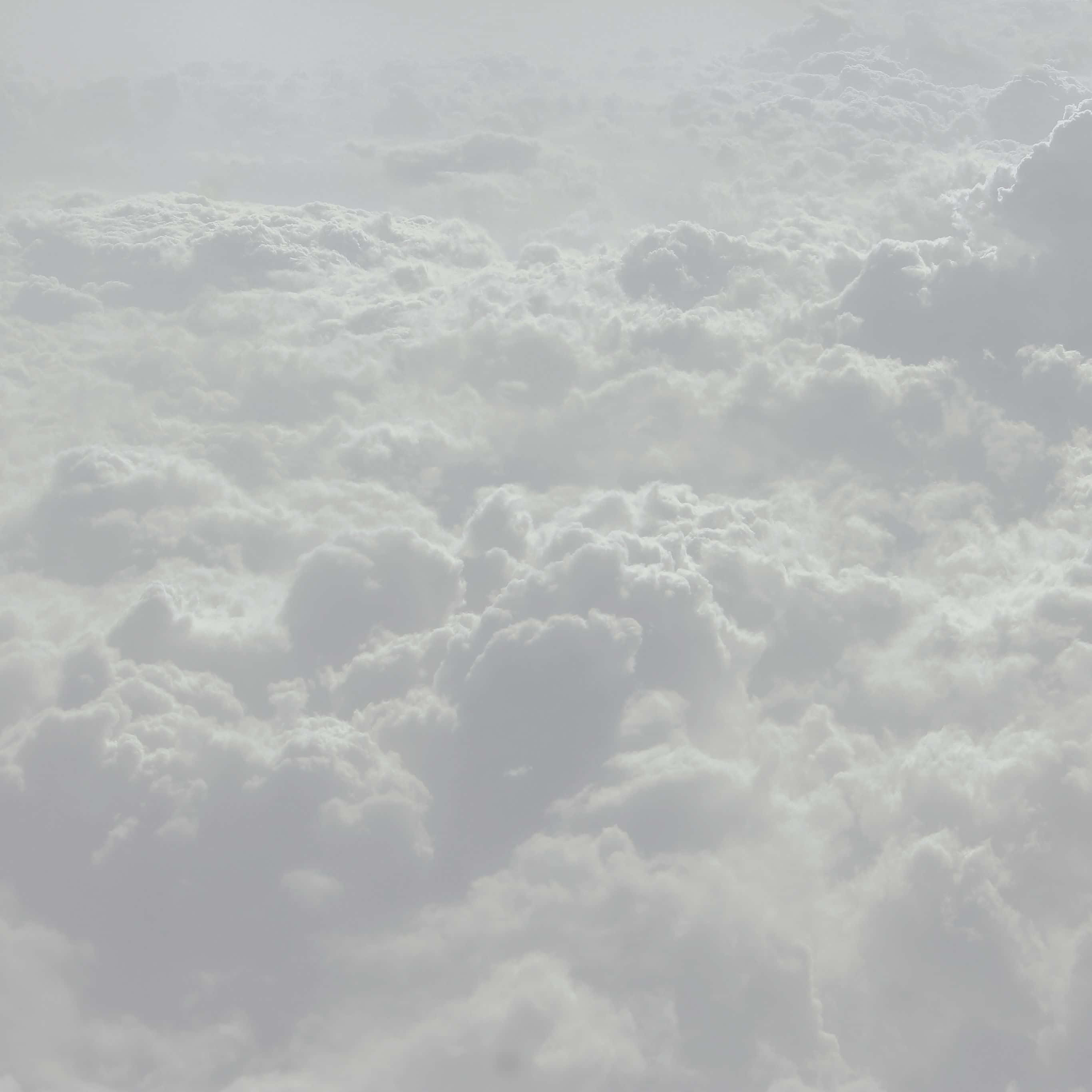 White Cloud 桌布 壁紙 — 從空中俯瞰密集蓬鬆的雲層，柔和色調營造出寧靜的大氣紋理。