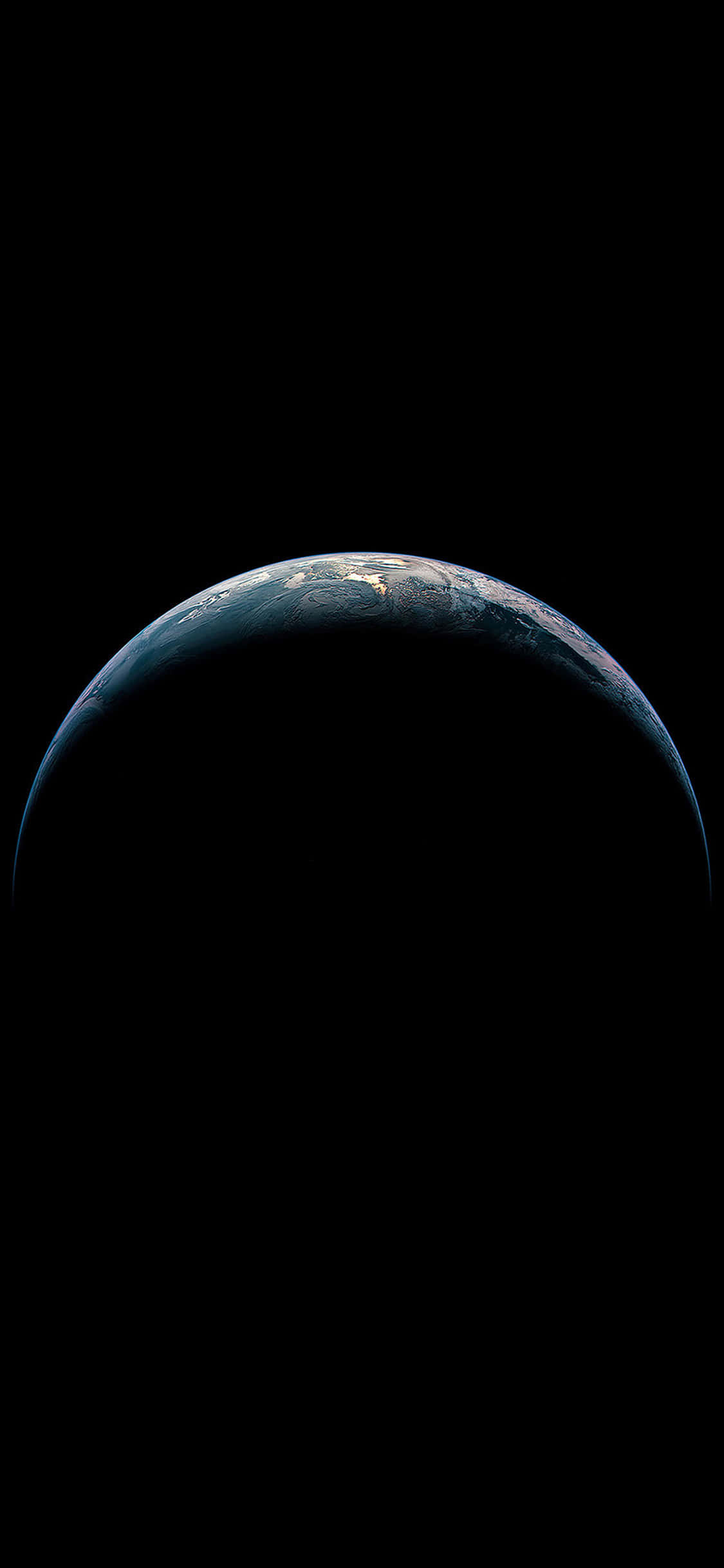 地球 桌布 壁紙 — 從虛空中升起的地球，沿著彎曲的地平線閃爍著城市燈光的壯麗景色。