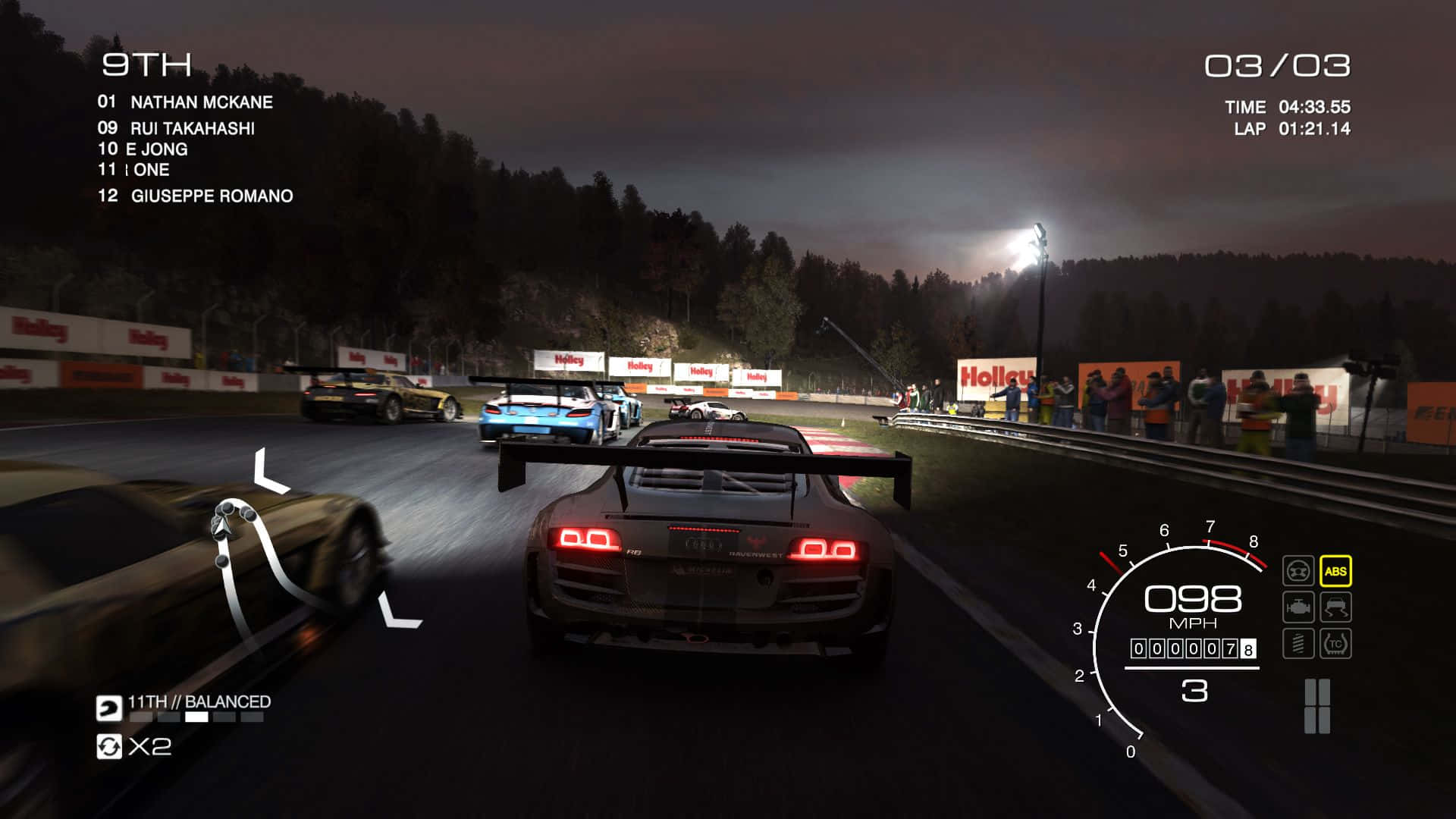 1080p Grid Autosport 桌布 壁紙 — 從銀色跑車後方觀看的賽車遊戲視角，在夜間穿越黑暗森林賽道，帶有發光的尾燈和螢幕上的HUD元素。