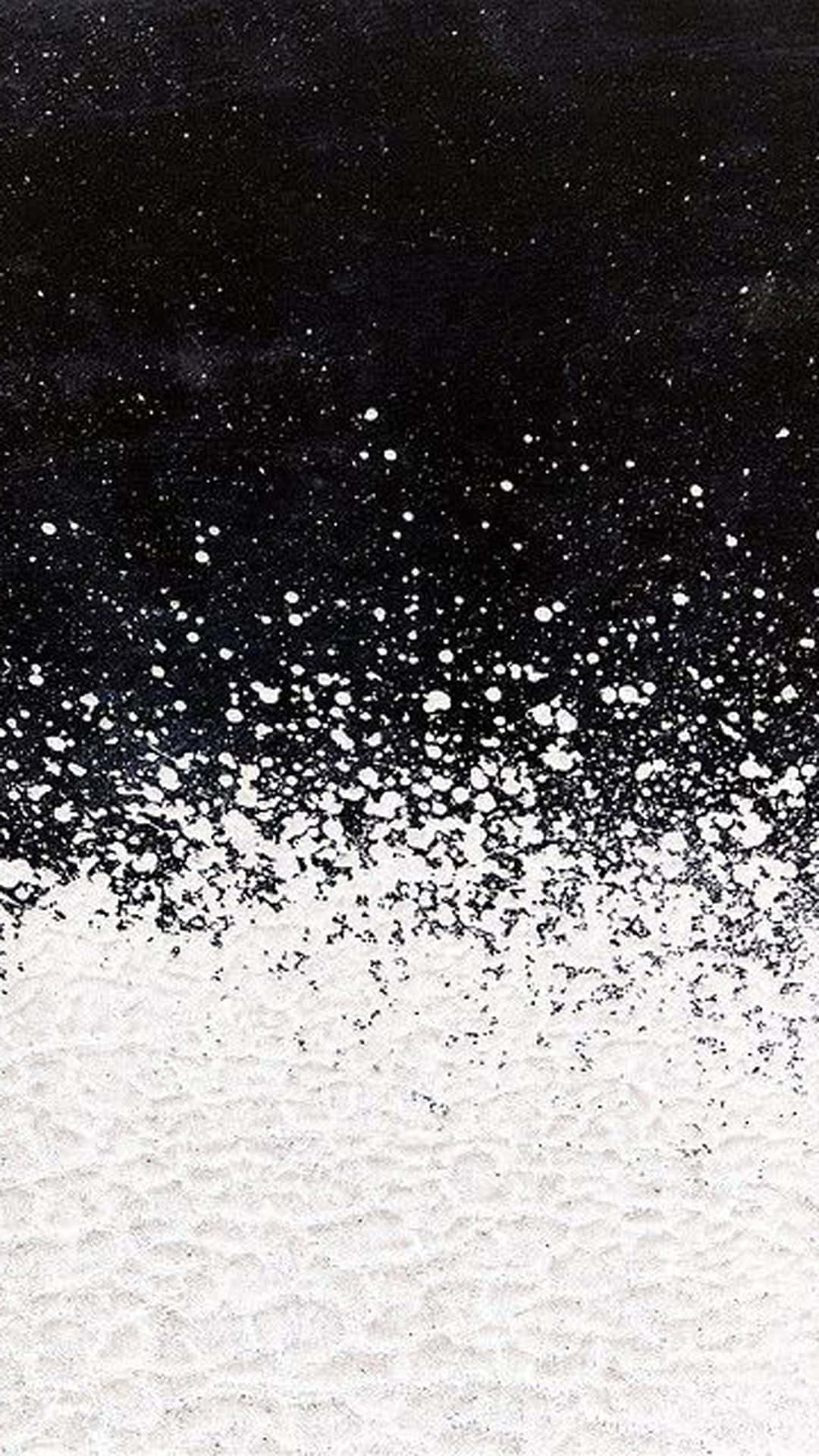 Black And White Dots 桌布 壁紙 — 從雪地過渡到星空夜晚的鮮明黑白抽象漸變，帶有斑點紋理。