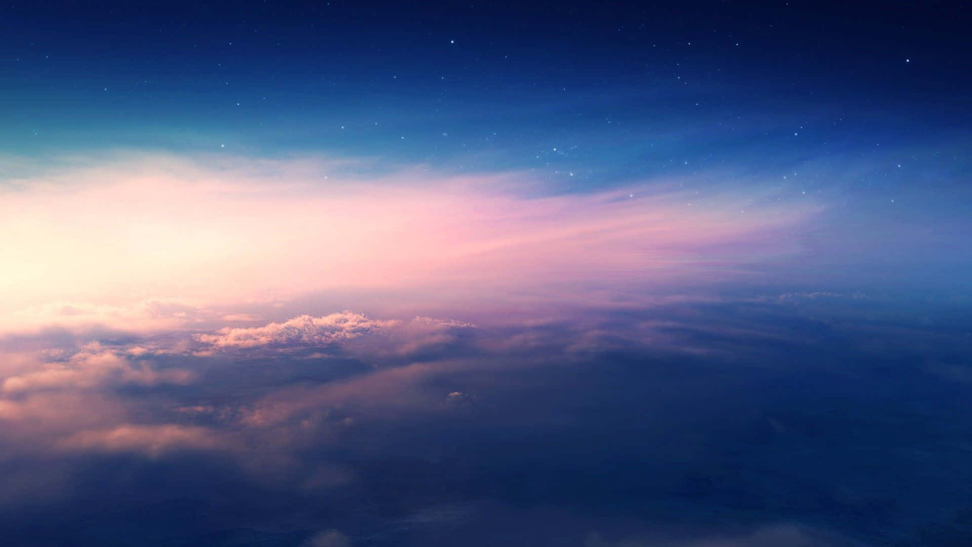 Evening 桌布 壁紙 — 從雲層之上俯瞰的壯麗景色，暮色中星星在深藍與柔和粉紅的漸變中浮現。