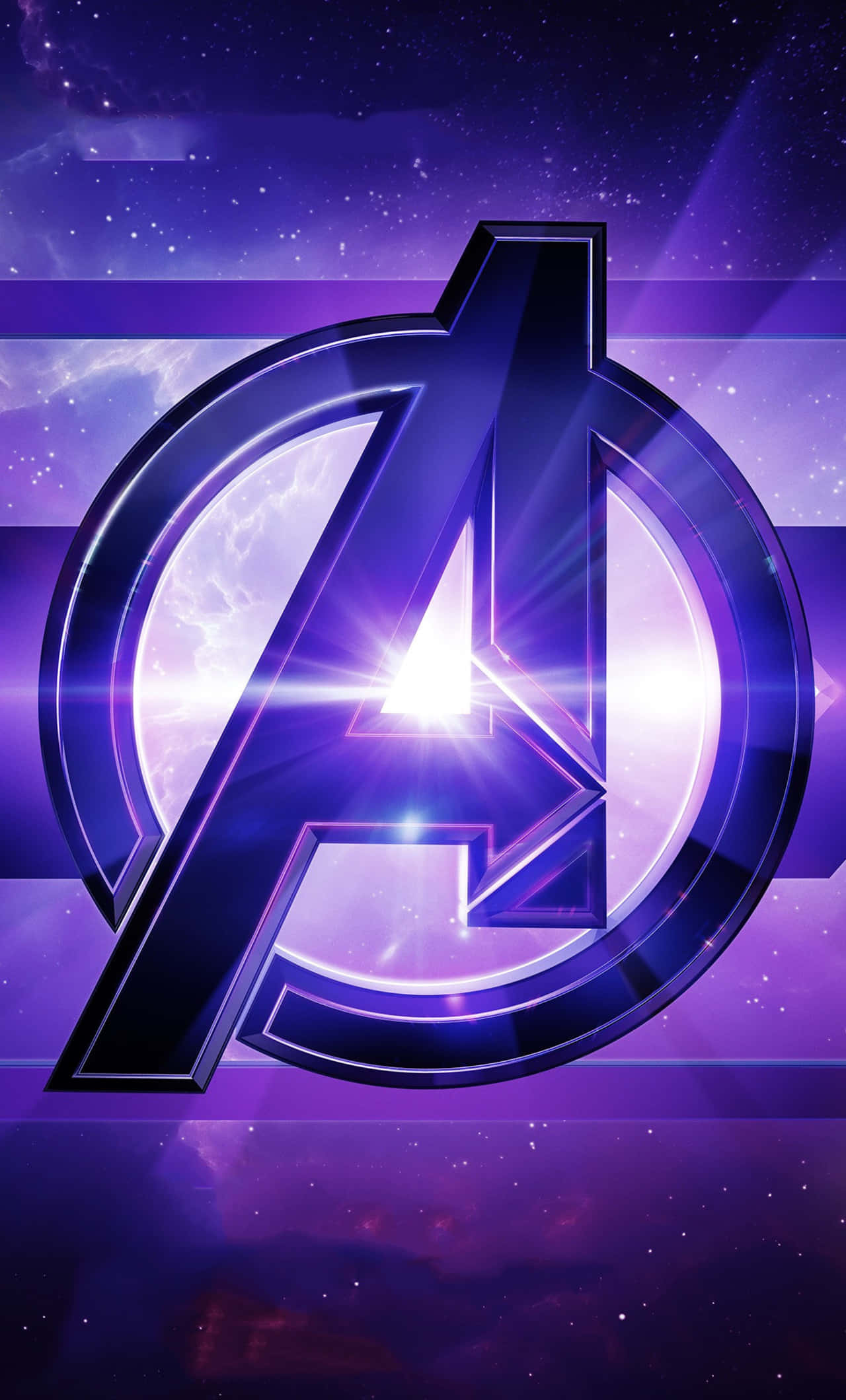 Endgame 桌布 壁紙 — 復仇者聯盟標誌在宇宙紫色和藍色星空背景下散發出耀眼的光芒。