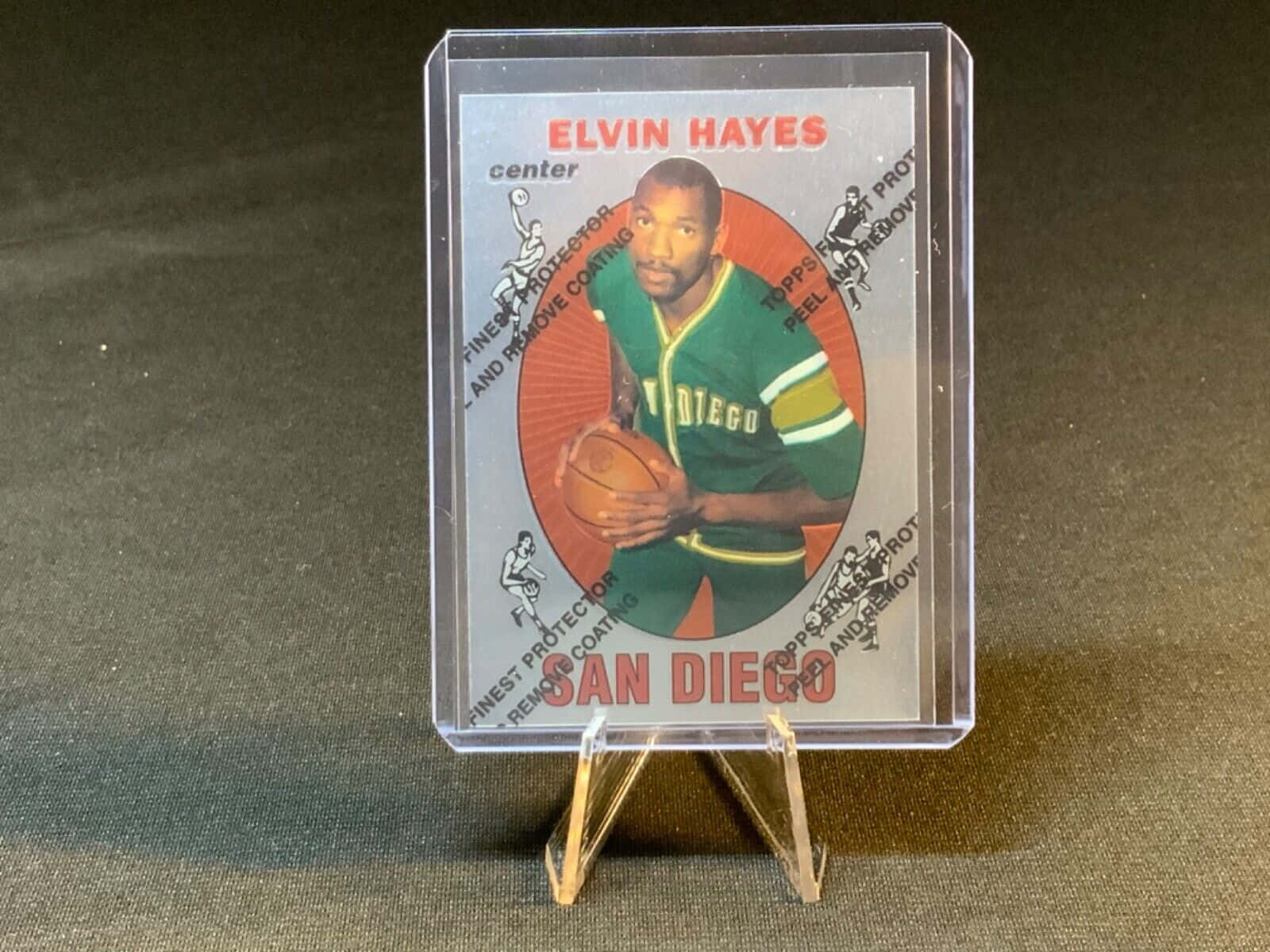 復古 Elvin Hayes 籃球交易卡，置於保護盒中展示。 — NBA 壁紙
