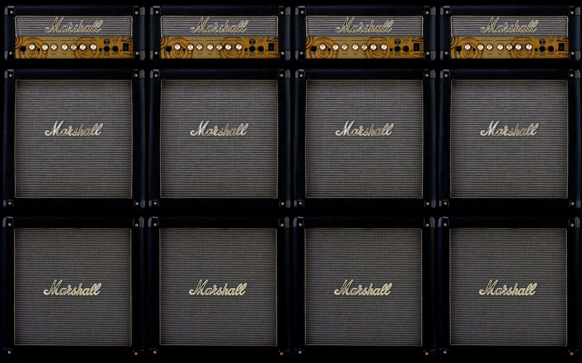 Guitar Amp 桌布 壁紙 — 復古Marshall吉他擴大機網格，黑色音箱和金色標誌以重複圖案排列。