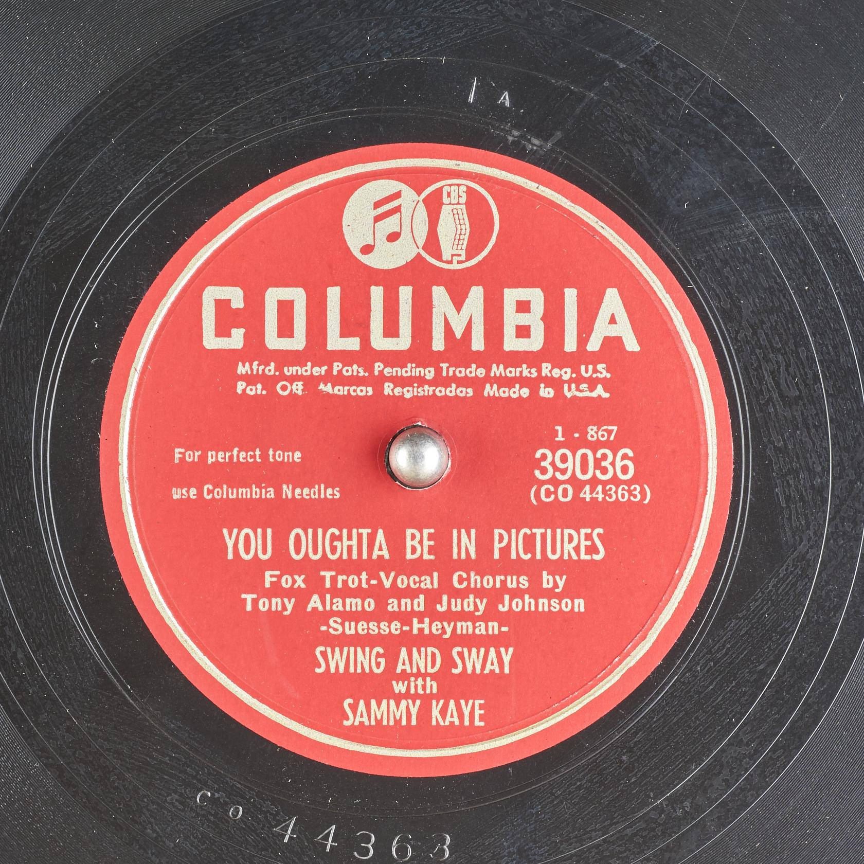 vinyl 桌布 壁紙 — 復古哥倫比亞78 RPM唱片標籤的特寫，紅色中心帶有白色文字，顯示歌曲標題和藝人詳細資訊。