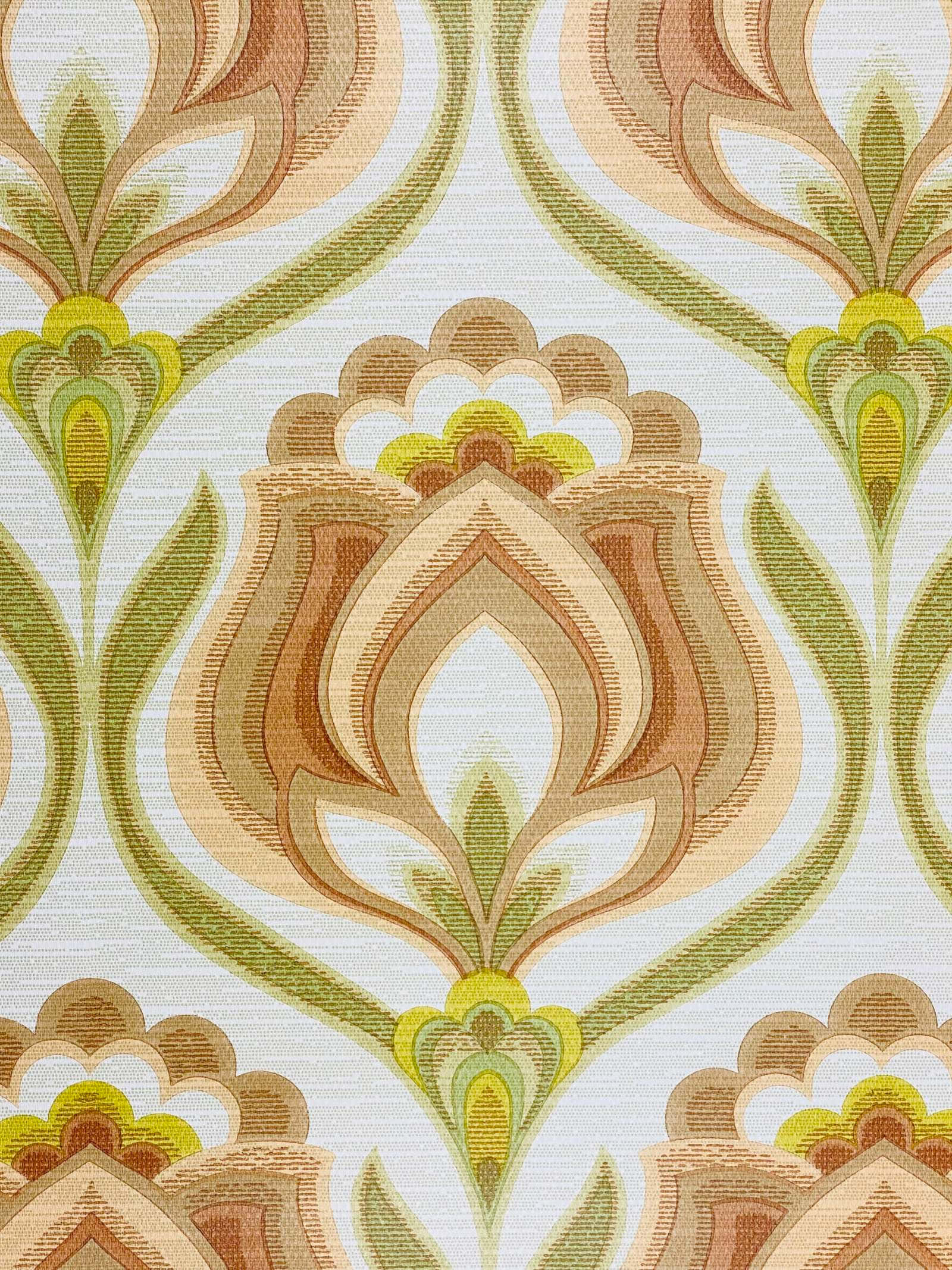 Elegant Aesthetic 桌布 壁紙 — 復古壁紙，在帶有紋理的米白色背景上重複出現大地色調的風格化花卉圖案。