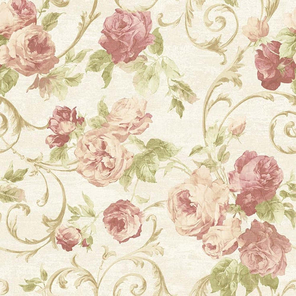 Rose Pattern 桌布 壁紙 — 復古壁紙，奶油色背景上柔和的粉紅玫瑰和綠葉與優雅的金色漩渦交織在一起。