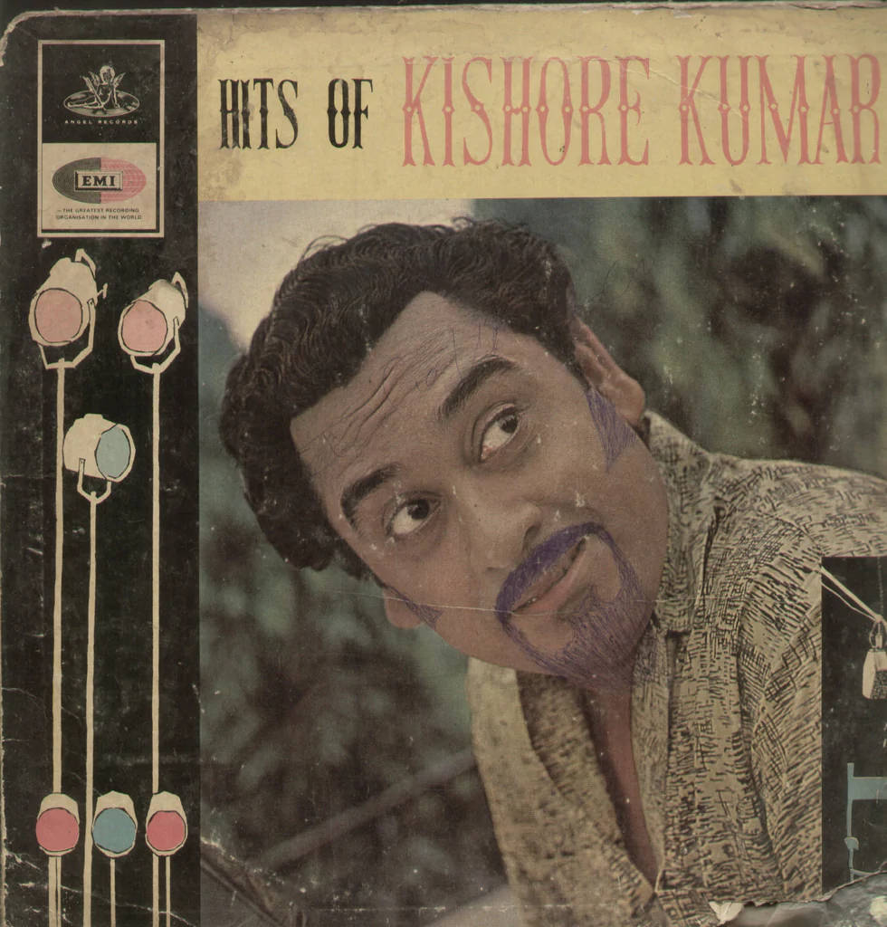 Kishore Kumar 桌布 壁紙 — 復古寶萊塢專輯封面，以Kishore Kumar為主角，眼神富有表現力，身穿圖案襯衫，背景褪色。