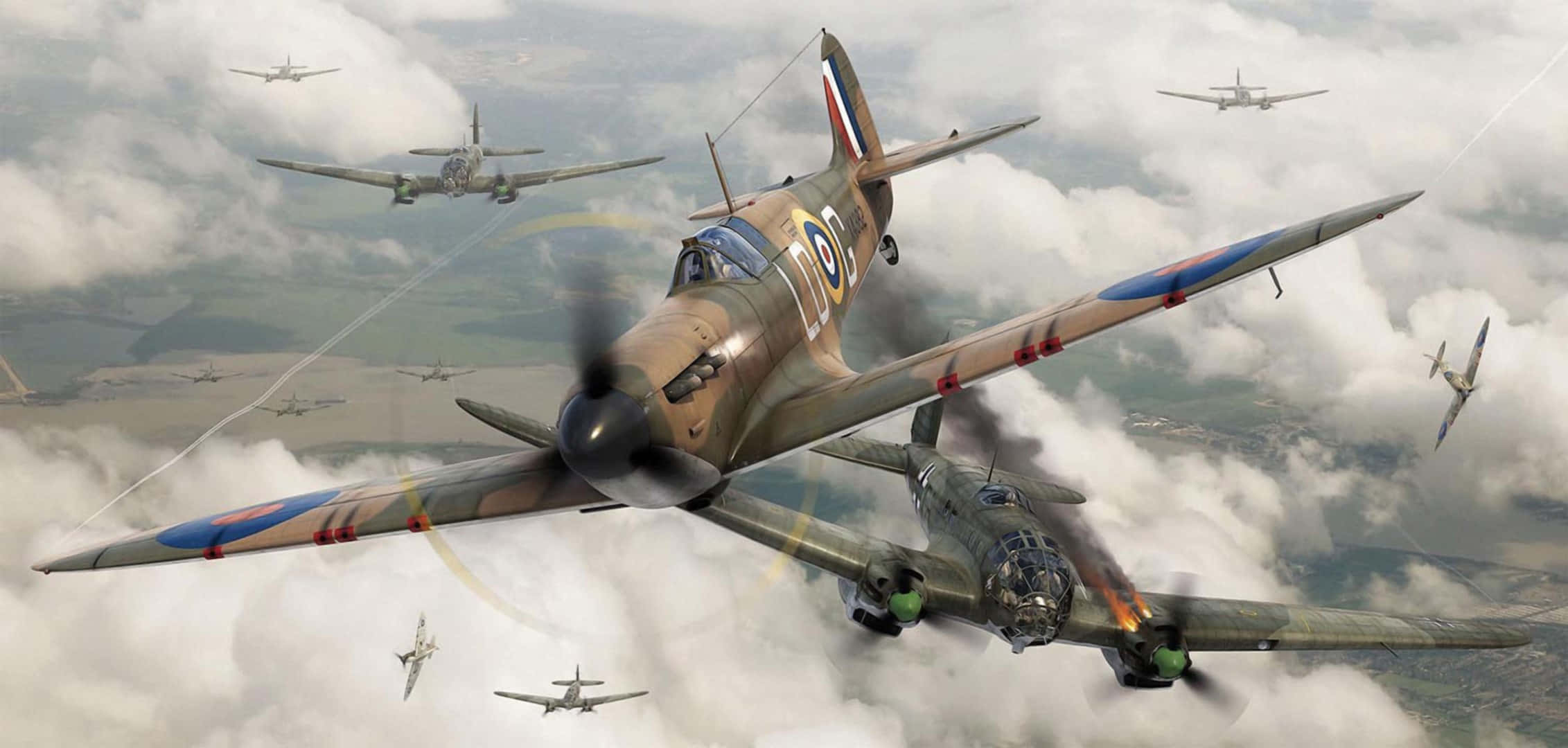 Spitfire 桌布 壁紙 — 復古戰鬥機在厚雲中於綠色鄉村戰場上空進行纏鬥。