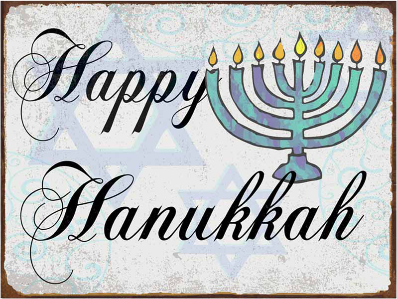 光明節 桌布 壁紙 — 復古招牌，以優雅字體書寫「Happy Hanukkah」，旁邊是色彩繽紛的燭台，點燃蠟燭，背景帶有紋理，並有微妙的六角星圖案。