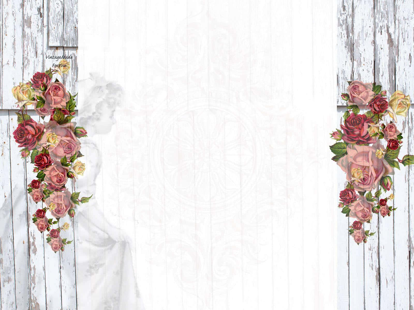tumblr 花朵 桌布 壁紙 — 復古玫瑰從風化的白色木板中傾瀉而下，框住褪色的華麗圖案。