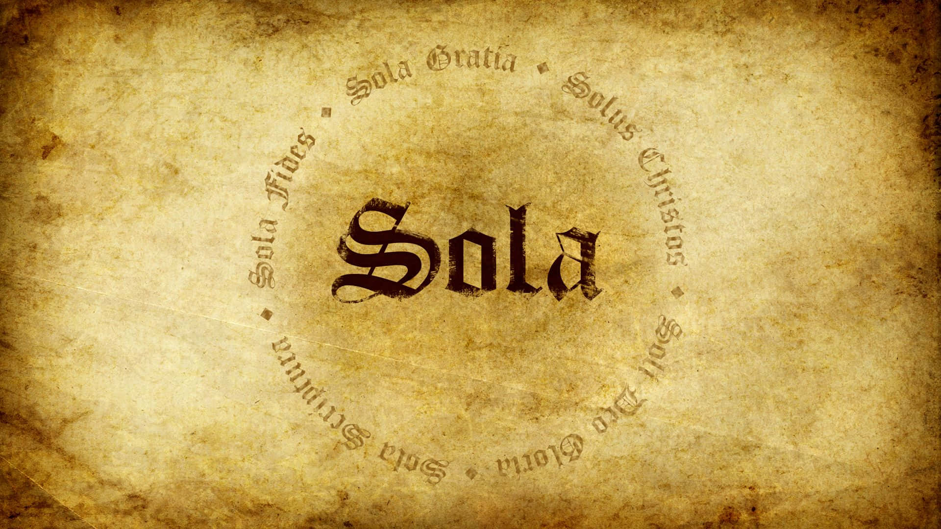 Theology 桌布 壁紙 — 復古羊皮紙以粗體哥德字體展示「Sola」一詞，周圍以拉丁短語排列成圓形。