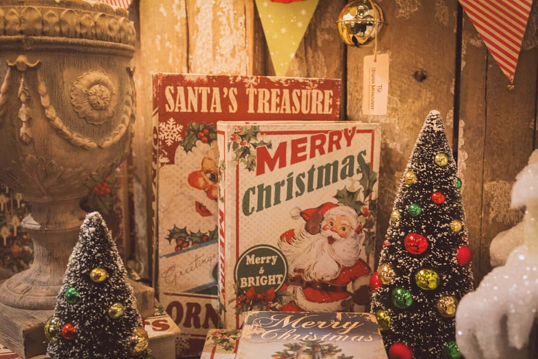 Vintage Christmas 桌布 壁紙 — 復古聖誕裝飾，以節日標誌和閃爍的聖誕樹搭配鄉村木牆。