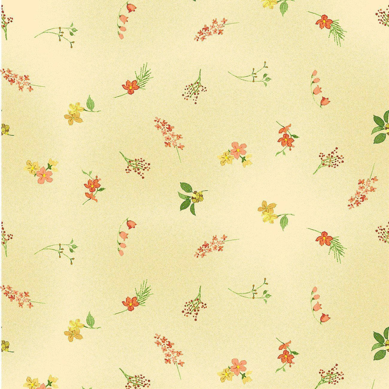 Pastel Yellow Aesthetic 桌布 壁紙 — 復古花卉壁紙，在奶油色米色紋理背景上散佈著橙色、黃色和綠色的花朵。