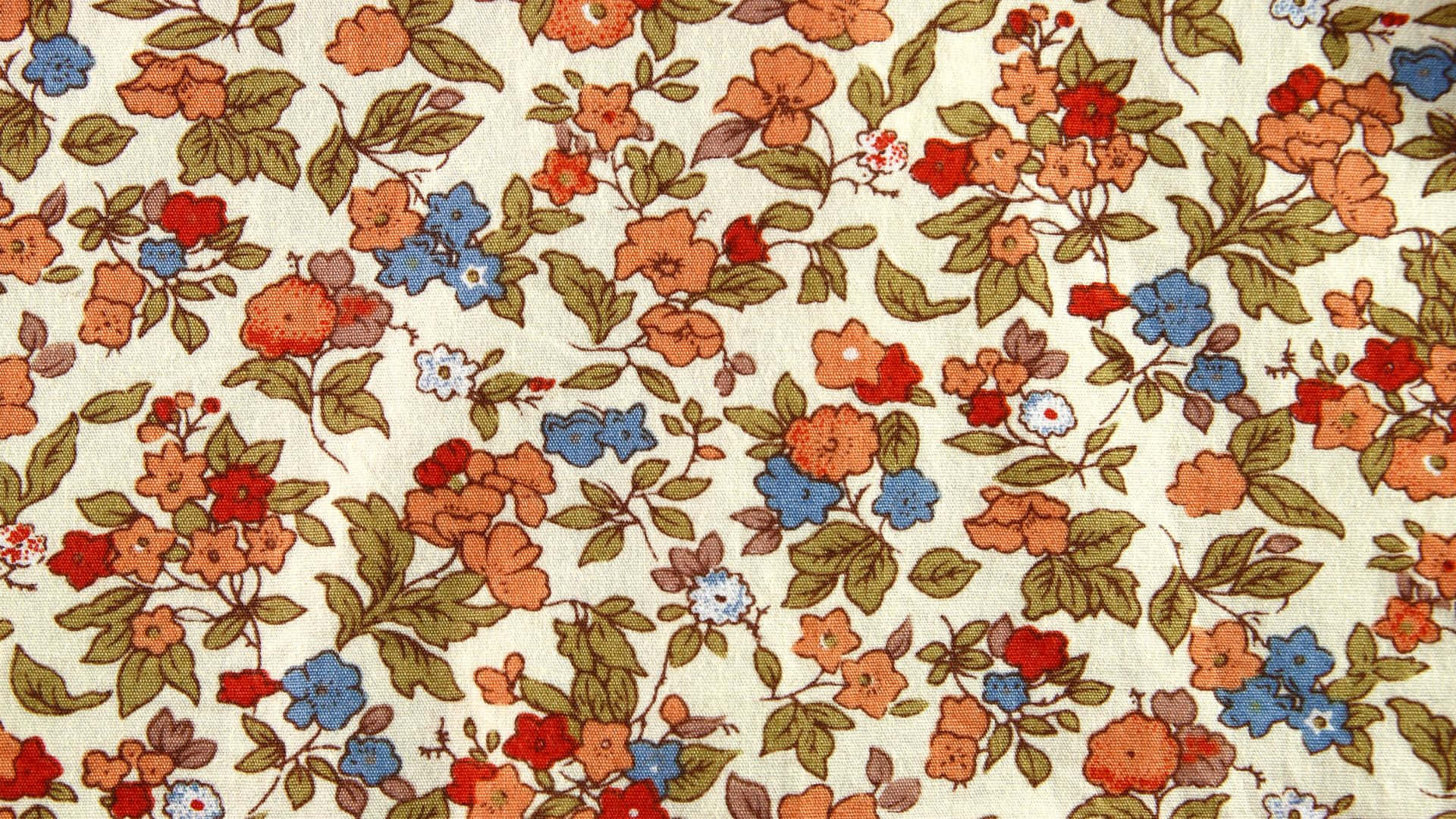 Vintage Flower 桌布 壁紙 — 復古花卉布料圖案，在奶油色背景上帶有橙色、紅色、藍色花朵和綠色葉子。