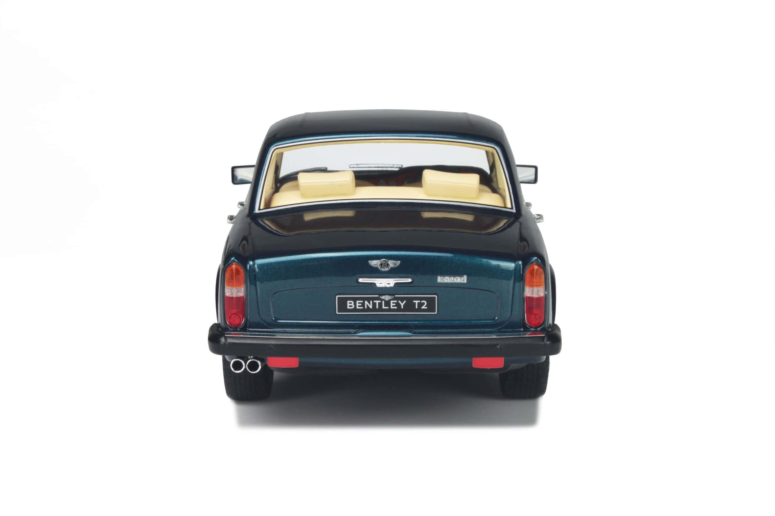 Bentley T2 桌布 壁紙 — 復古青綠色 Bentley T2 模型車的後視圖，搭配奶油色內裝，背景為純白色。