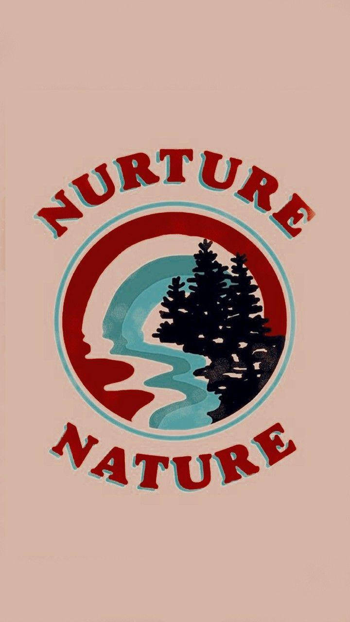 70年代動圖 桌布 壁紙 — 復古風格的圓形標誌，粗體紅色文字「NURTURE NATURE」框住一棵風格化的黑色松樹，旁邊是一條蜿蜒的藍色河流，背景為桃色。