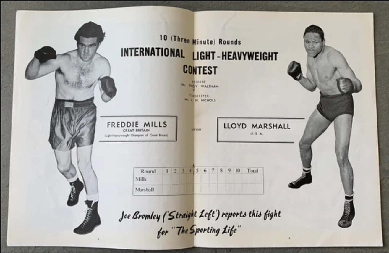 黑白 桌布 壁紙 — 復古黑白拳擊節目， featuring Freddie Mills 和 Lloyd Marshall 在國際輕重量級比賽中的戰鬥姿勢。