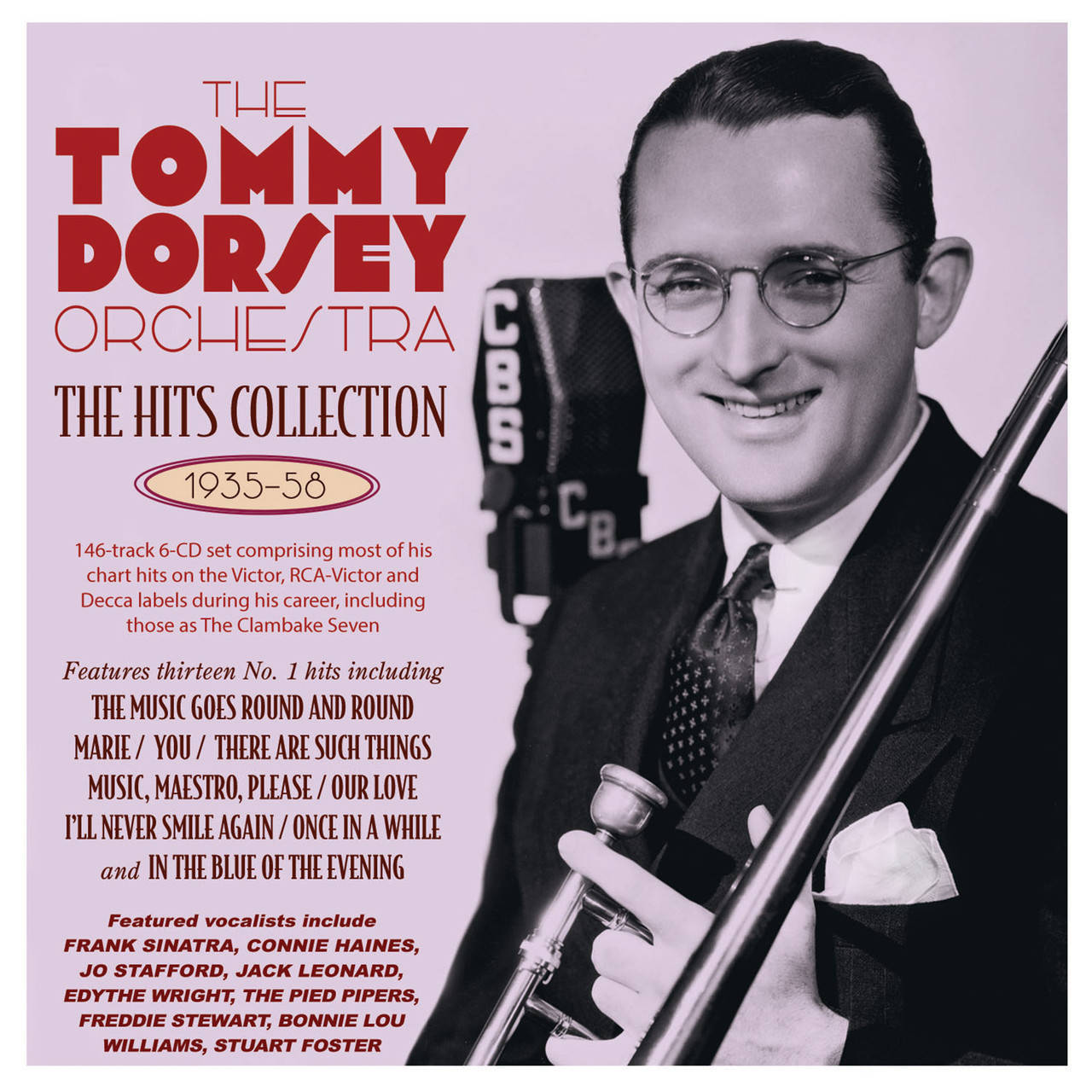 album 桌布 壁紙 — 微笑的爵士小號手Tommy Dorsey身穿西裝戴眼鏡，在淡紫色背景上與CBS麥克風旁手持小號，附有專輯文字。