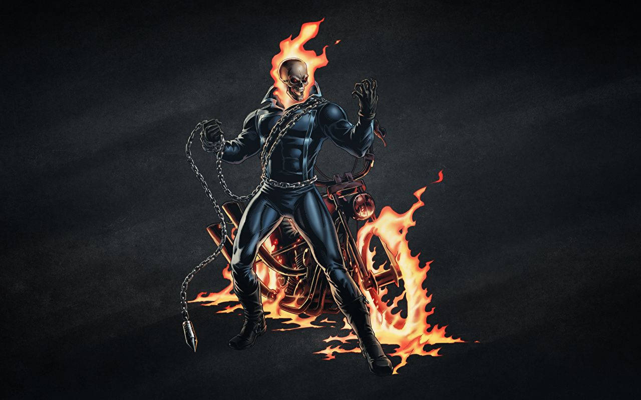 鬼 Rider 桌布 壁紙 — 惡靈騎士站在他燃燒的摩托車上，背景黑暗，火焰吞噬了他的頭骨和鎖鏈。