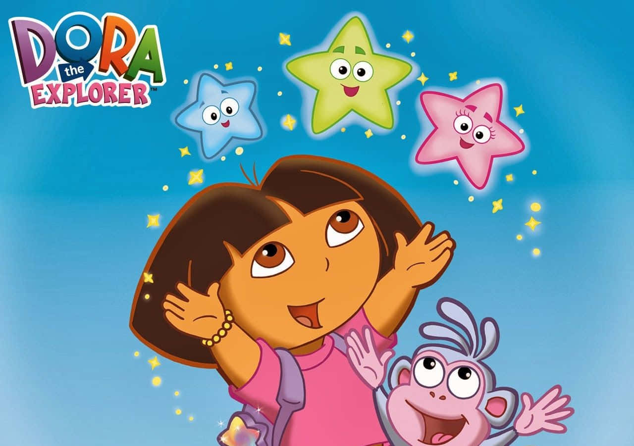 Dora 桌布 壁紙 — 愛探險的Dora和Boots在明亮的藍天下愉快地揮手，周圍漂浮著微笑的卡通星星。