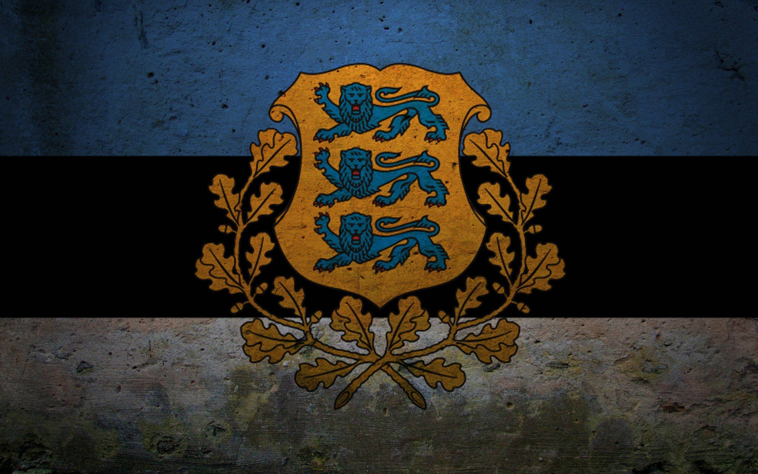 Estonia 桌布 壁紙 — 愛沙尼亞國旗，金色盾牌上有三隻藍色獅子，周圍環繞橡樹葉，背景為風化的藍色、黑色和灰色條紋。